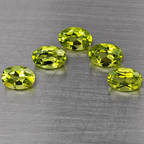 Natural Green Peridot 2.89 Ct. 5 Pcs Oval Shape 6.3 x 4.3 Mm Gemstones From Pakistan: Product ID: 805317753 Product Name: Natural Peridot Weight: 2.89 CT. Size: 6.3 x 4.3 x 3.1 MM. Shape: Oval Shape Color: Green Clarity:VSI Luster: Good Gems Origin: Pakistan Treatment: Unheated Crystal