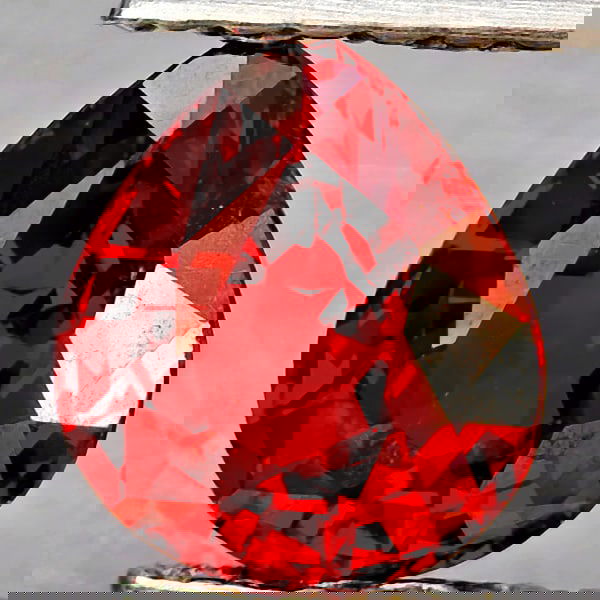 Natural Orangish Red Spessartine Garnet 0.90 Ct. Pear Shape 6.2 x 5.5 Mm Gemstones From Namibia: Product ID: 802937239 Product Name: Natural Garnet Weight: 0.90 CT. Size: 6.2 x 5.5 x 3.3 MM. Shape: Pear Shape Color: Orangish Red Clarity:VSI Luster: Good Gems Origin: Namibia Treatment: Unheated Cr