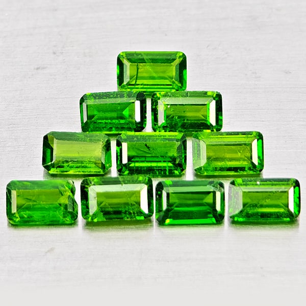 Natural Green Chrome Diopside 2.98 Ct. 10 Pcs Octagon Shape 5.2 x 3 Mm Gemstones From Russia: Product ID: 801608228 Product Name: Natural Chrome Diopside Weight: 2.98 CT. Size: 5.2 x 3 x 2 MM. Shape: Octagon Color: Green Clarity:SI1 Luster: Good Gems Origin: Russia Treatment: Unheated Crystal