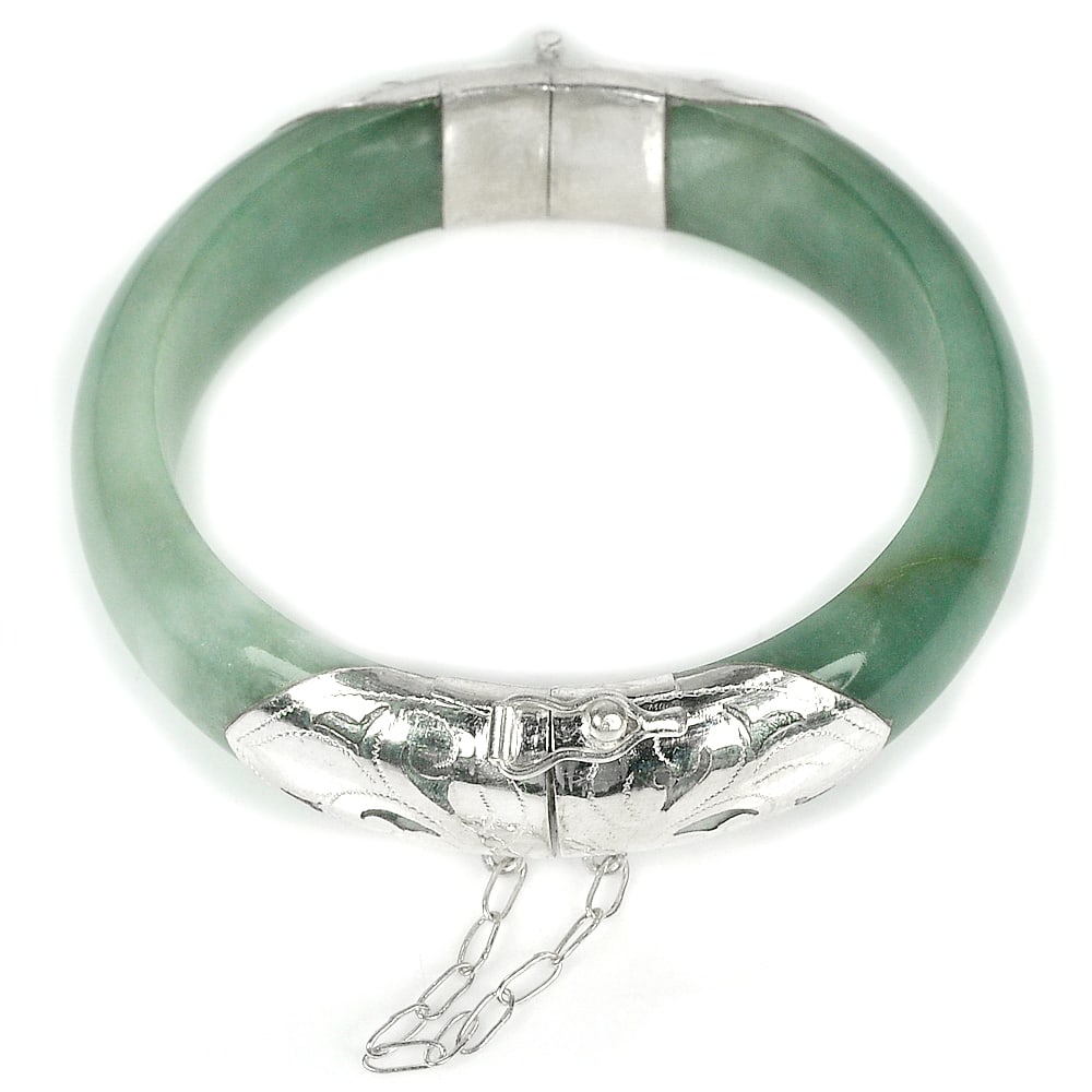 Natural Green Jade Bangle 255.58 Ct. with Silver Diameter 53 Mm. Unheated Gemstone: Product ID: 819813964 Product Name: Natural Jade Weight: 255.58 CT. Size: 67 x 53 x 14 MM. Shape: Round Color: Green Clarity:Opaque Luster: Good Gems Origin: Thailand Treatment: Unheated Crystal Struc