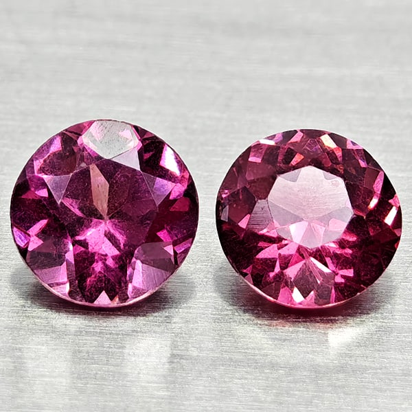 Natural Purplish Pink Rhodolite Garnet 0.92 Ct. 2 Pcs Round 4.6 Mm Gemstones From Madagascar: Product ID: 802936884 Product Name: Natural Rhodolite Weight: 0.92 CT. Size: 4.6 x 4.6 x 3 MM. Shape: Round Color: Purplish Pink Clarity:VSI Luster: Good Gems Origin: Madagascar Treatment: Unheated Cr