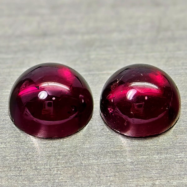 Natural Purplish Pink Rhodolite Garnet 1.44 Ct. 2 Pcs Round Cabochon Shape 5.1 Mm. Gemstones: Product ID: 802936757 Product Name: Natural Rhodolite Weight: 1.44 CT. Size: 5.1 x 5.1 x 2.7 MM. Shape: Round Cabochon Color: Purplish Pink Clarity:Semi - Transparent Luster: Good Gems Origin: Madagas