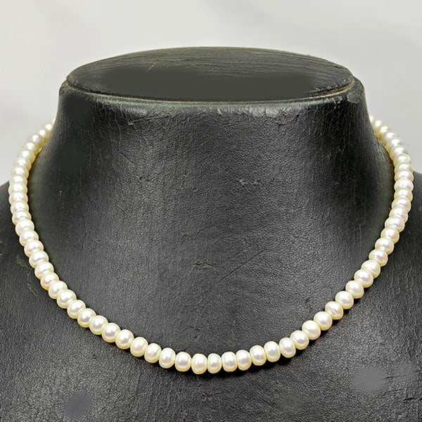 Natural White Pearl Beads Strand 112.29 Ct. Length 16 Inch. Gemstone: Product ID: 805206405 Product Name: Natural Pearl Weight: 112.29 CT. Size: Length 16 Inch. 4.6 x 6.3 Mm. MM. Shape: Fancy Cabochon Color: White Clarity:Opaque Luster: Strong Iridescent Gems Origin: Ch