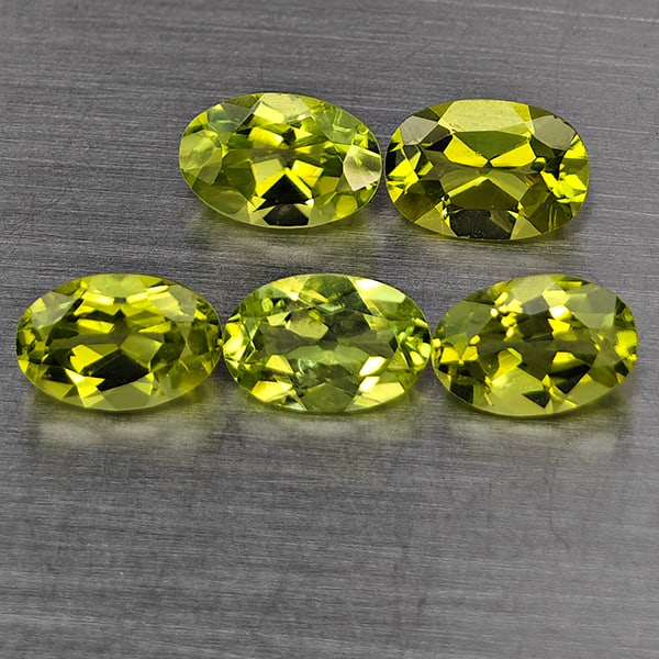 Natural Green Peridot 2.69 Ct. 5 Pcs Oval Shape 6.1 x 4.1 Mm Gemstones From Pakistan: Product ID: 805317720 Product Name: Natural Peridot Weight: 2.69 CT. Size: 6.1 x 4.1 x 2.7 MM. Shape: Oval Shape Color: Green Clarity:VSI Luster: Good Gems Origin: Pakistan Treatment: Unheated Crystal