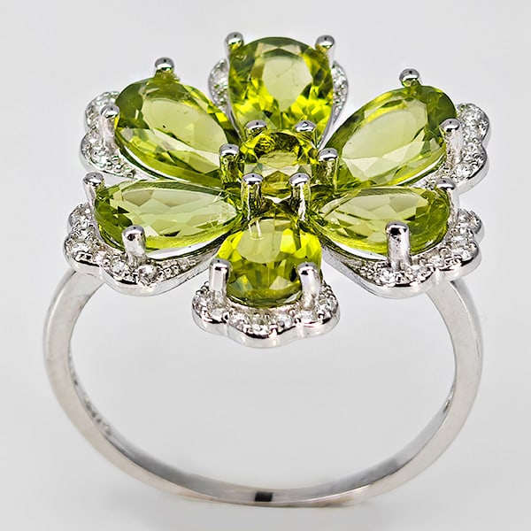 Natural Green Peridot 925 Sterling Silver Ring Jewelry 4.92 Grams Size 9 (1 of 3)