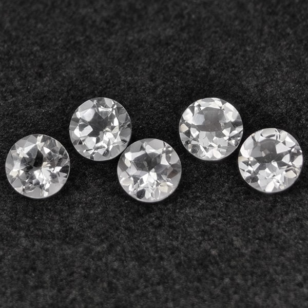 Natural White Topaz 4.91 Ct. 5 Pcs Round Shape 6.1 Mm Gemstone from Brazil: Product ID: 807168802 Product Name: Natural Topaz Weight: 4.91 CT. Size: 6.1 x 6.1 x 4 MM. Shape: Round Color: White Clarity:VSI Luster: Good Gems Origin: Brazil Treatment: Unheated Crystal Structure: