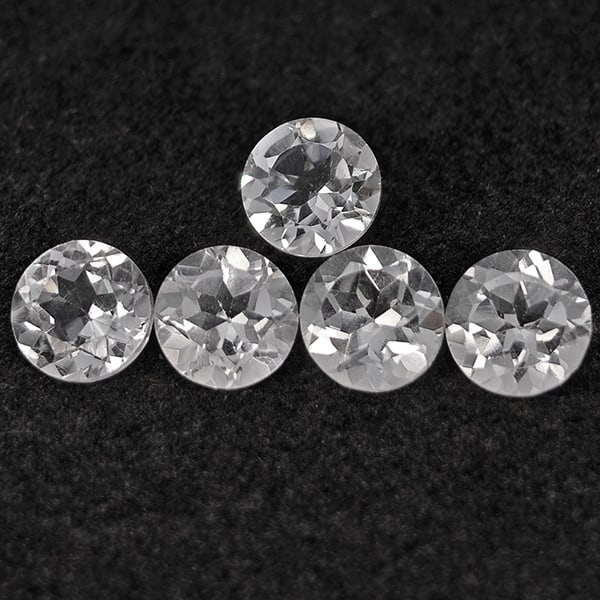 Natural White Topaz 5.29 Ct. 5 Pcs Round Shape 6.4 Mm Gemstone from Brazil: Product ID: 807168797 Product Name: Natural Topaz Weight: 5.29 CT. Size: 6.4 x 6.4 x 4 MM. Shape: Round Color: White Clarity:VSI Luster: Good Gems Origin: Brazil Treatment: Unheated Crystal Structure: