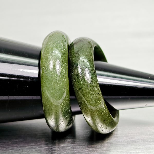 Natural Green Jade Rings 23.84 Ct. 2 Pcs. Size 4.5 Gemstones From Thailand: Product ID: 819814690 Product Name: Natural Gemstones Weight: 23.84 CT. Size: 21 x 15 MM. Shape: Round Cabochon Color: Multi-Color Clarity:Opaque Luster: Good Gems Origin: Burma Treatment: Unheated Cr