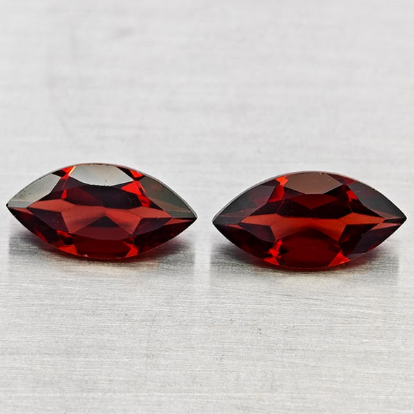 Natural Orangish Red Garnet 2.46 Ct. 2 Pcs Marquise Shape 5 x 10 Mm Gemstones From Tanzania: Product ID: 802936952 Product Name: Natural Garnet Weight: 2.46 CT. Size: 5 x 10 x 3.2 MM. Shape: Marquise Shape Color: Orangish Red Clarity:VVS - VSI Luster: Good Gems Origin: Tanzania Treatment: Unh