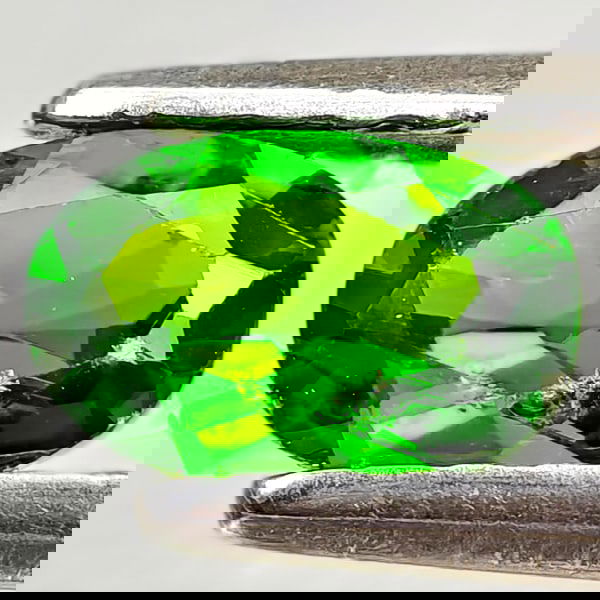 Natural Green Chrome Diopside 0.47 Ct. Oval Shape 6.1 x 4.1 Mm Gemstone From Russia (1 of 3)