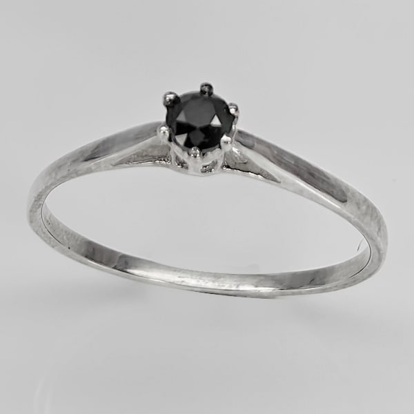 925 Sterling Silver Ring Jewelry 0.80 Grams With Natural Diamond 0.13 Ct. Size 6.5: Product ID: 502100622 Product Type: 925 Sterling Silver Fine Jewelry Jewelry Weight: 0.80 Grams. Gemstones Color: Black Metal: Solid Silver 92.5%. Gemstone Detail: Diamond At Your Service: At Treasure