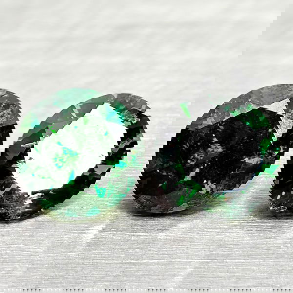 Natural Green Loose Diamond 0.47 Ct. 2 Pcs Round Diamond Cut 3.9 Mm (1 of 3)