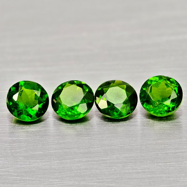 Natural Green Chrome Diopside 2.05 Ct. 4 Pcs Round Shape Gemstones (1 of 3)