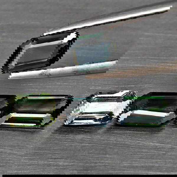 Natural Greenish Yellow Sapphire 2.14 Ct. 4 Pcs Octagon Shape Gemstones From Thailand: Product ID: 806130415 Product Name: Natural Green Sapphire Weight: 2.14 CT. Size: 6.8 x 4 x 2.2 to 5.8 x 3.8 x 2.6 MM. Shape: Octagon Color: Greenish Yellow Clarity:SI1 Luster: Good Gems Origin: Thail