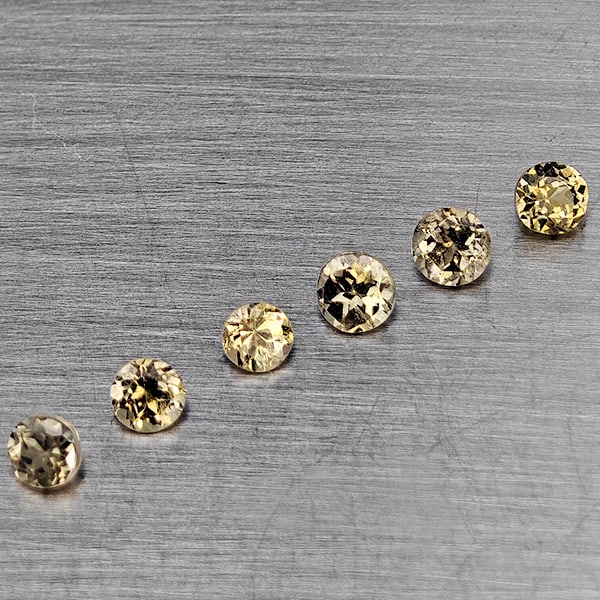 Natural Color Change Garnet 0.68 Ct. 6 Pcs Round Shape 2.8 Mm Gemstone From Nigeria: Product ID: 802937864 Product Name: Natural Color Change Garnet Weight: 0.68 CT. Size: 2.8 x 2.8 x 1.8 MM. Shape: Round Shape Color: Champagne Clarity:SI1 Luster: Good Gems Origin: Nigeria Treatment: