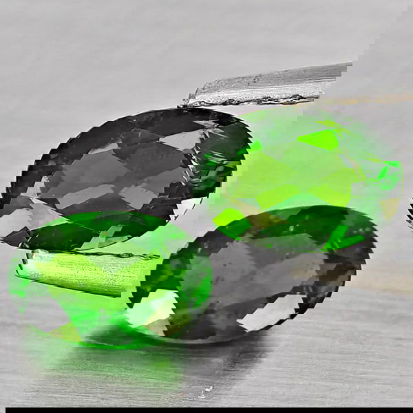 Natural Green Chrome Diopside 0.89 Ct. 2 Pcs Oval Shape 6.2 x 4.2 Mm Gemstones From Russia (1 of 3)