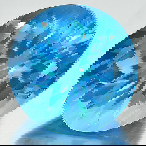 Natural Swiss Blue Topaz 15.75 Ct. Clean Round Cornflower Cut 15 Mm. Gemstone From Brazil: Product ID: 807166769 Product Name: Natural Blue Topaz Weight: 15.75 CT. Size: 15 x 15 x 10.3 MM. Shape: Round Color: Blue Clarity:IF Luster: Good Gems Origin: Brazil Treatment: Treated Crystal Struct