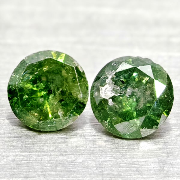 Natural Green Loose Diamond 0.29 Ct. 2 Pcs Round Diamond Cut 3.4 Mm: Product ID: 502100284 Product Name: Natural Natural Diamond Weight: 0.29 CT. Size: 3.4 x 3.4 x 2 MM. Shape: Round Diamond Cut Color: Green Clarity:SI1 Luster: Good Gems Origin: Belgium Treatment: Trea