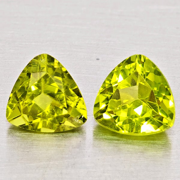 Natural Green Peridot 1.43 Ct. 2 Pcs Trilliant Shape 6 Mm Gemstone from Pakistan (1 of 3)
