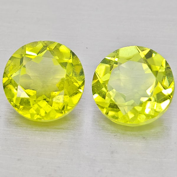 Natural Green Peridot 1.66 Ct. 2 Pcs Round Shape 5.9 Mm Gemstones from Pakistan (1 of 3)