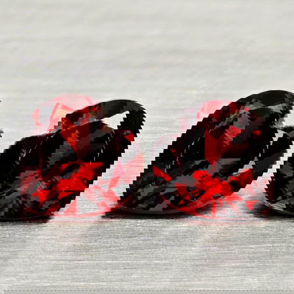 Natural Purplish Red Rhodolite Garnet 1.94 Ct. 2 Pcs Heart Shape 6.1 Mm Gemstones From Madagascar (1 of 3)