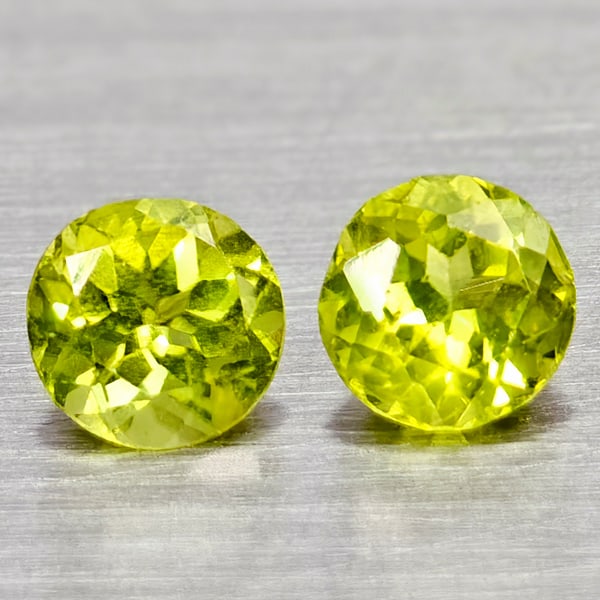 Natural Green Peridot 0.97 Ct. 2 Pcs Round Shape 4.8 Mm Gemstone From Pakistan (1 of 3)