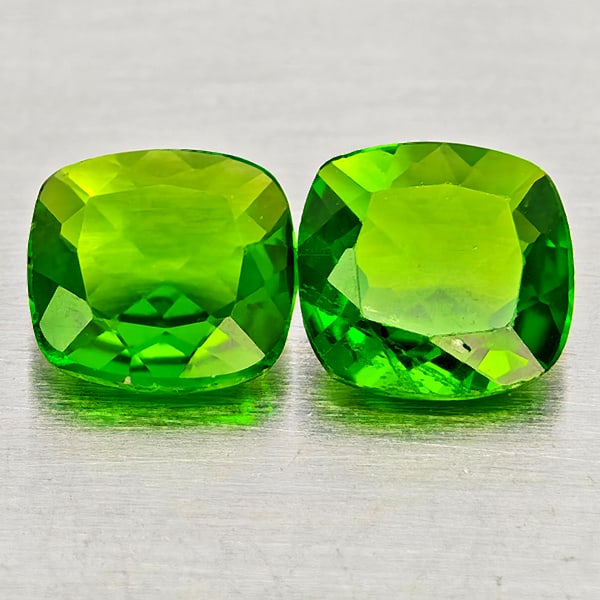 Natural Green Chrome Diopside 0.92 Ct. 2 Pcs Cushion Shape 5.1 Mm Gemstones From Russia (1 of 3)