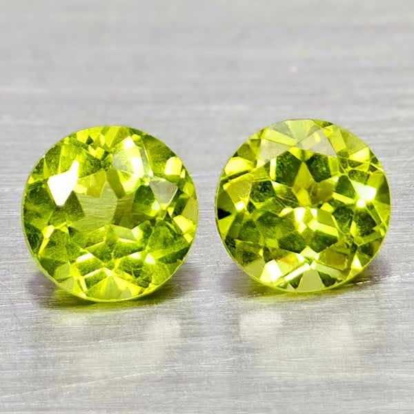 Natural Green Peridot 1.21 Ct. 2 Pcs Round Shape 5 Mm. Gemstone From Pakistan: Product ID: 805317113 Product Name: Natural Peridot Weight: 1.21 CT. Size: 5 x 5 x 4.4 MM. Shape: Round Color: Green Clarity:VSI - SI1 Luster: Good Gems Origin: Pakistan Treatment: Unheated Crystal St