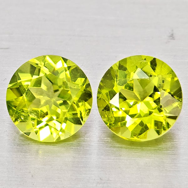 Natural Green Peridot 1.85 Ct. 2 Pcs Round Shape 6 Mm Gemstones from Pakistan (1 of 3)