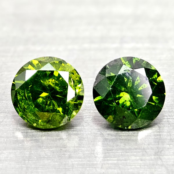 Natural Green Loose Diamond 0.38 Ct. 2 Pcs Round Diamond Cut 3.7 Mm: Product ID: 502100295 Product Name: Natural Natural Diamond Weight: 0.38 CT. Size: 3.7 x 3.7 x 2.3 MM. Shape: Round Diamond Cut Color: Green Clarity:SI1 Luster: Good Gems Origin: Belgium Treatment: Tr