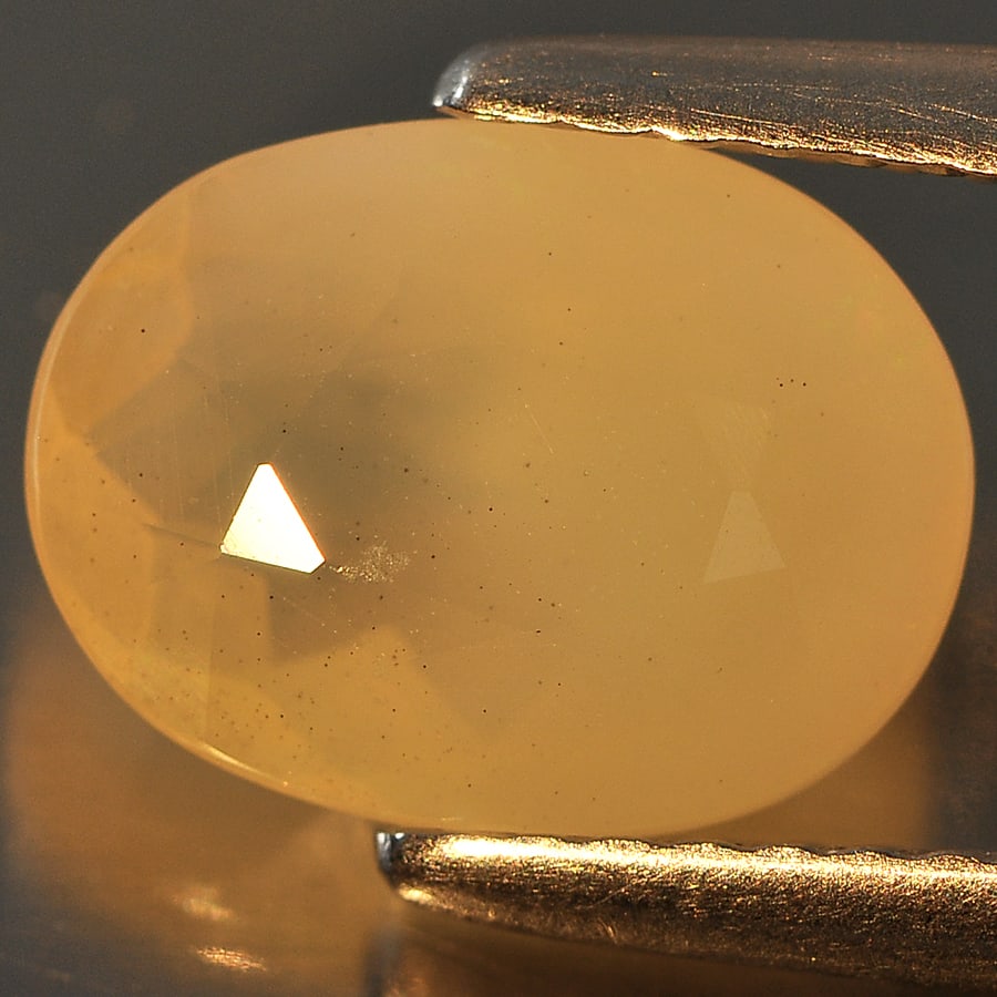 Natural White Color Opal 1.50 Ct. Oval Shape 9.6 x 7.3 Mm Gemstone from Ethiopia (1 of 3)