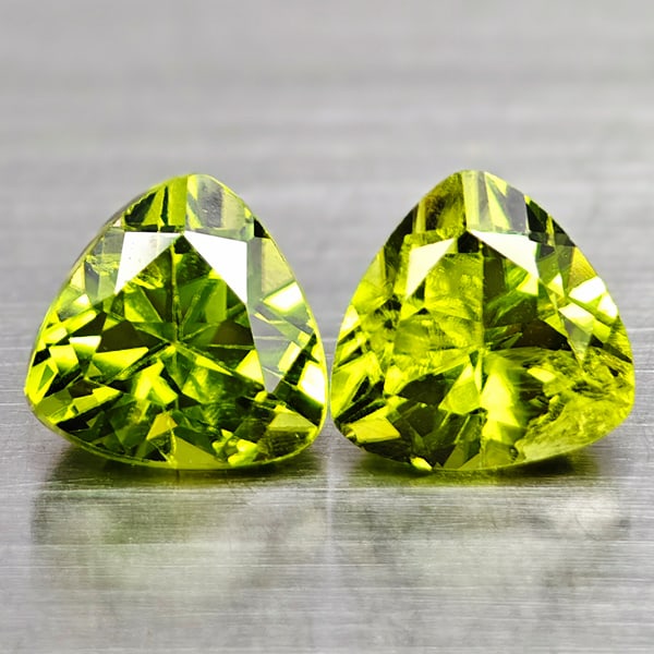 Natural Green Peridot 2.14 Ct. 2 Pcs. Trilliant Shape 6.1 Mm Gemstones From Pakistan: Product ID: 805317057 Product Name: Natural Peridot Weight: 2.14 CT. Size: 6.1 x 6.1 x 4.3 MM. Shape: Trilliant Color: Green Clarity:VSI Luster: Good Gems Origin: Pakistan Treatment: Unheated Crystal