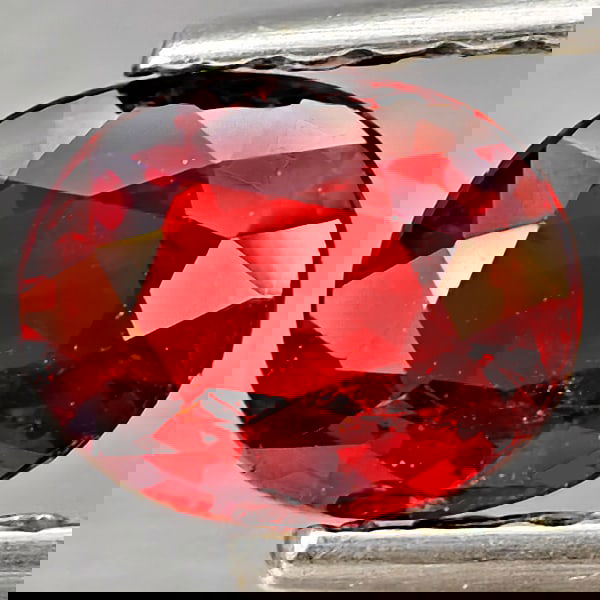 Natural Orangish Red Spessartine Garnet 0.79 Ct. Oval Shape 6.1 x 4.9 Mm Gemstones From Namibia (1 of 3)