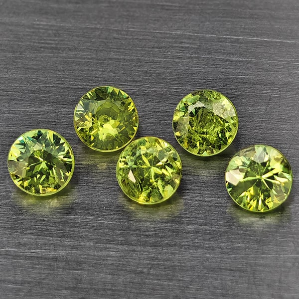 Natural Green Demantiod Garnet 0.45 Ct. 5 Pcs Round Diamond Cut 2.6 Mm Gemstones From Madagascar: Product ID: 802937445 Product Name: Natural Demantoid Weight: 0.45 CT. Size: 2.6 x 2.6 x 1.8 MM. Shape: Round Diamond Cut Color: Green Clarity:SI1 Luster: Good Gems Origin: Madagascar Treatment: Unhea