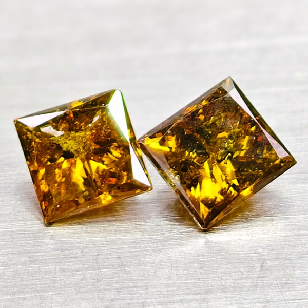 Natural Red Yellow Loose Diamond 0.28 Ct. 2 Pcs. Square Princess Cut 3 Mm: Product ID: 502100232 Product Name: Natural Enhanced Diamond Weight: 0.28 CT. Size: 3 x 3 x 2 MM. Shape: Square Princess Cut Color: Red Yellow Clarity:SI1 Luster: Good Gems Origin: Belgium Treatment: