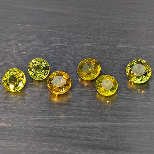Natural Greenish Yellow Titanium Sphene Rainbow Spark 1.77 Ct. 6 Pcs Round Shape 3.7 Mm Gemstones: Product ID: 806509320 Product Name: Natural Sphene Weight: 1.77 CT. Size: 3.7 x 3.7 x 3 MM. Shape: Round Shape Color: Greenish Yellow Titanium Ranibow Spark Clarity:SI1 Luster: Good Gems Origin: Madag
