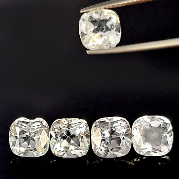 Natural White Topaz 14.03 Ct. 5 Pcs Cushoin Shape 8.3 Mm Gemstone From Brazil: Product ID: 807168826 Product Name: Natural Topaz Weight: 14.03 CT. Size: 8.3 x 8.3 x 5.9 MM. Shape: Cushion Shape Color: White Clarity:SI1 Luster: Good Gems Origin: Brazil Treatment: Unheated Crystal
