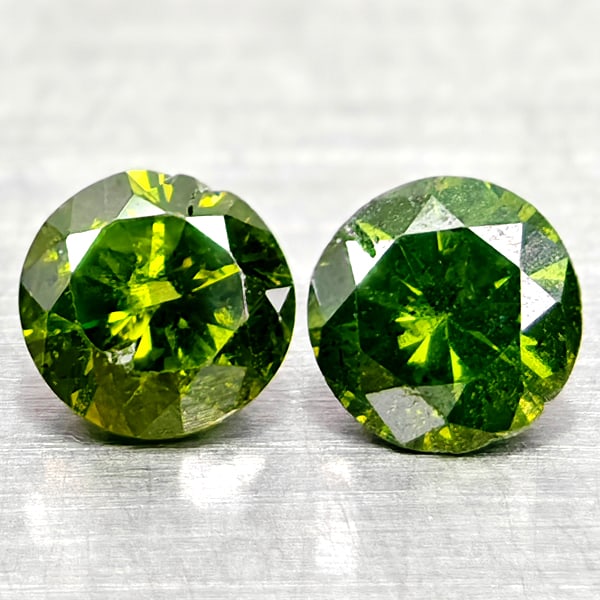 Natural Green Loose Diamond 0.30 Ct. 2 Pcs Round Diamond Cut 3.4 Mm: Product ID: 502100285 Product Name: Natural Natural Diamond Weight: 0.30 CT. Size: 3.4 x 3.4 x 2 MM. Shape: Round Diamond Cut Color: Green Clarity:SI1 Luster: Good Gems Origin: Belgium Treatment: Trea