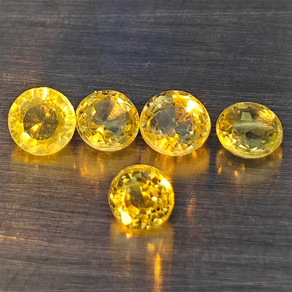 Natural Greenish Yellow Titanium Sphene Rainbow Spark 1.03 Ct. 5 Pcs Round Shape 3.3 Mm Gemstones: Product ID: 806509359 Product Name: Natural Sphene Weight: 1.03 CT. Size: 3.3 x 3.3 x 2.5 MM. Shape: Round Shape Color: Greenish Yellow Titanium Ranibow Spark Clarity:SI1 Luster: Good Gems Origin: Mad