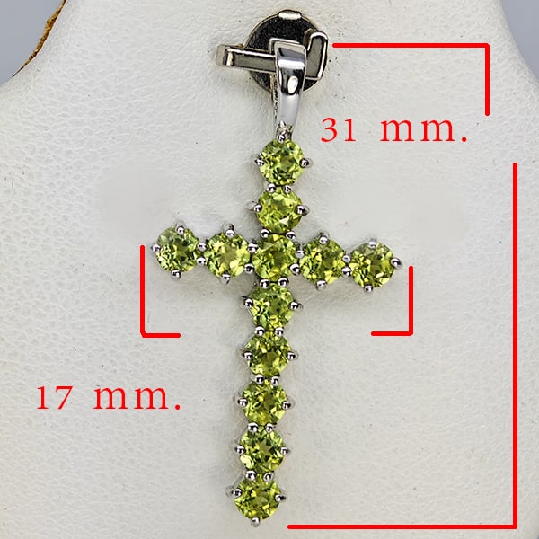 Natural Green Peridot 925 Sterling Silver Pendant Jewelry 1.60 Grams: Product ID: 808500381 Product Type: 925 Sterling Silver Fine Jewelry Jewelry Weight: 1.60 Grams. Gemstones Color: Green Metal: Solid Silver 92.5%. Gemstone Detail: Peridot At Your Service: At Treasure