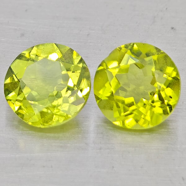 Natural Green Peridot 1.60 Ct. 2 Pcs Round Shape 5.9 Mm Gemstones from Pakistan (1 of 3)
