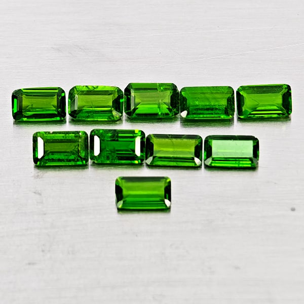 Natural Green Chrome Diopside 2.78 Ct. 10 Pcs Octagon Shape 5.2 x 3 Mm Gemstones From Russia: Product ID: 801608227 Product Name: Natural Chrome Diopside Weight: 2.78 CT. Size: 5.2 x 3 x 2 MM. Shape: Octagon Color: Green Clarity:SI1 Luster: Good Gems Origin: Russia Treatment: Unheated Crystal