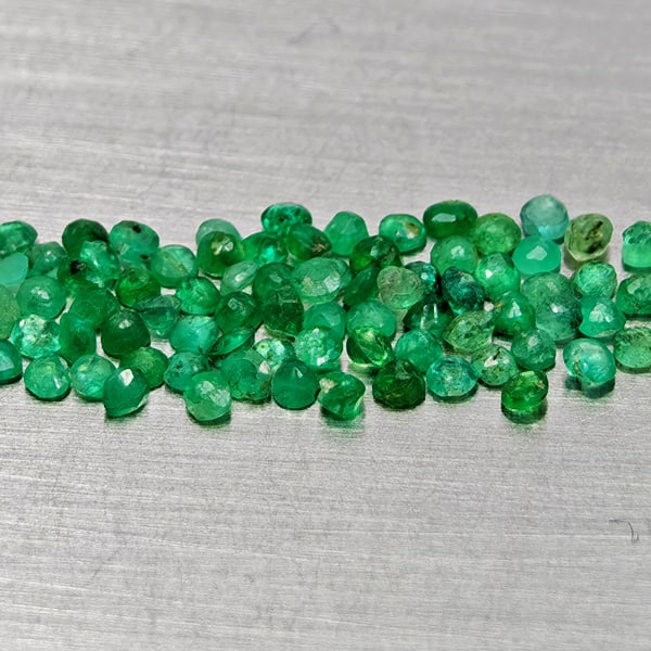 Natural Green Emerald 1.17 Ct. 80 Pcs Round Shape 1.6 Mm Gemstones From Columbia: Product ID: 802404782 Product Name: Natural Emerald Weight: 1.17 CT. Size: 1.6 x 1.6 x 1 MM. Shape: Round Color: Green Clarity:SI1 Luster: Good Gems Origin: Columbia Treatment: Unheated Crystal