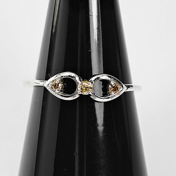 925 Sterling Silver Ring Jewelry 0.97 G. With Natural Diamond 0.08 Ct. Size 6.5: Product ID: 502100107 Product Type: 925 Sterling Silver Fine Jewelry Jewelry Weight: 0.97 Grams. Gemstones Color: Champagne Metal: Solid Silver 92.5%. Gemstone Detail: At Your Service: At Treasure of
