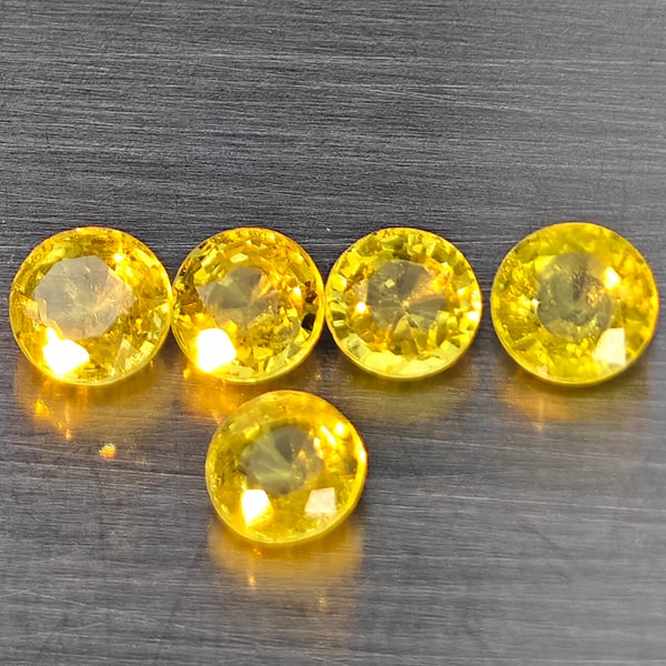 Natural Greenish Yellow Titanium Sphene Rainbow Spark 1.42 Ct. 5 Pcs Round Shape 3.9 Mm Gemstones (1 of 3)