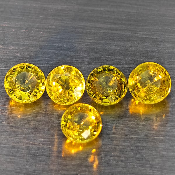 Natural Greenish Yellow Titanium Sphene Rainbow Spark 1.80 Ct. 5 Pcs Round Shape 4 Mm Gemstones From: Product ID: 806509347 Product Name: Natural Sphene Weight: 1.80 CT. Size: 4 x 4 x 2.9 MM. Shape: Round Shape Color: Greenish Yellow Titanium Ranibow Spark Clarity:SI1 Luster: Good Gems Origin: Madagas