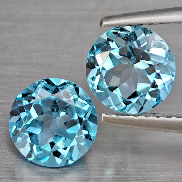 Natural Swiss Blue Topaz 3.25 Ct. 2 Pcs Round Shape 7.2 Mm Gemstone from Brazil: Product ID: 807169058 Product Name: Natural Blue Topaz Weight: 3.25 CT. Size: 7.2 x 7.2 x 4.9 MM. Shape: Round Shape Color: Swiss Blue Clarity:VSI Luster: Good Gems Origin: Brazil Treatment: Treated C