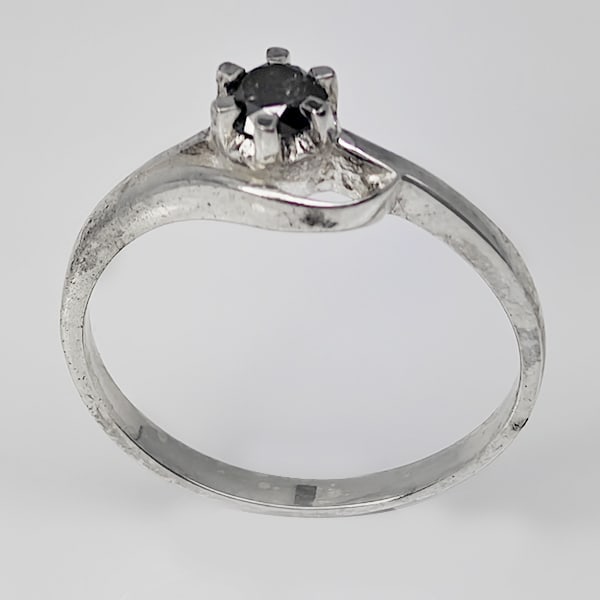 925 Sterling Silver Ring Jewelry 1.15 Grams With Natural Diamond 0.19 Ct. Size 5 (1 of 3)