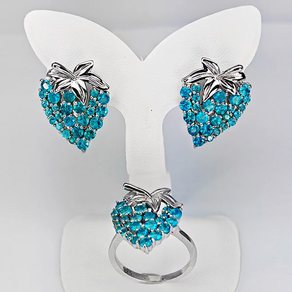 Natural Neon Blue Apatite 925 Sterling Silver Jewelry Sets Ring Size 9 And Earrings 14.26 Grams: Product ID: 808500415 Product Type: 925 Sterling Silver Fine Jewelry Jewelry Weight: 14.26 Grams. Gemstones Color: Neon Blue Metal: Solid Silver 92.5%. Gemstone Detail: Apatite At Your Service: At Tre