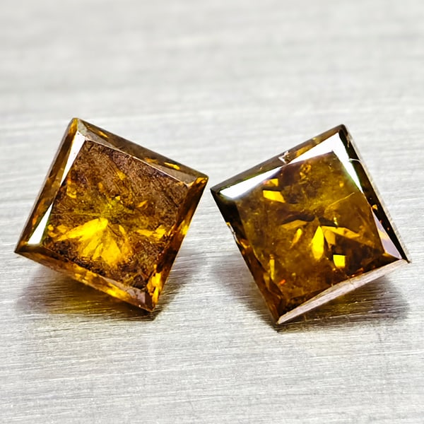 Natural Red Yellow Loose Diamond 0.45 Ct. 2 Pcs. Square Princess Cut 3.1 MM: Product ID: 502100236 Product Name: Natural Enhanced Diamond Weight: 0.45 CT. Size: 3.1 x 3.1 x 2.3 MM. Shape: Square Princess Cut Color: Red Yellow Clarity:SI1 Luster: Good Gems Origin: Belgium Treat